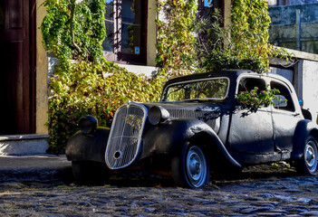 Auto antiguo en Colonia del Sacramento, Uruguay