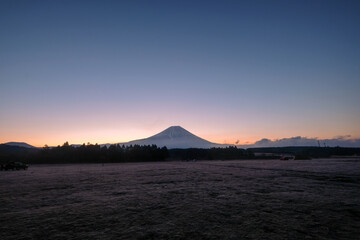 静岡県富士宮市朝霧高原のキャンプ場からの富士山と日の出
