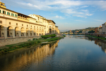 Fototapeta na wymiar フィレンツェ・アルノ川の風景