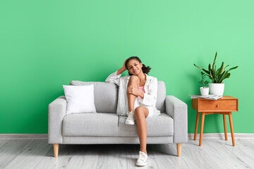 Obraz premium African-American teenage girl relaxing on sofa at home