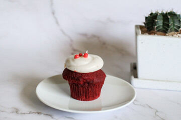 Delicious cupcakes red velvet and chocolate with a variety of frosting flavors. Birthday cake and wedding muffin.