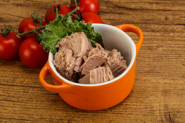 Canned tuna fillet in the bowl