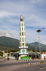 Obraz premium The Al Mujahidin Mosque became one of the landmarks and icons of Palu City after the earthquake and tsunami disaster, this mosque remains intact but the minaret is tilted.