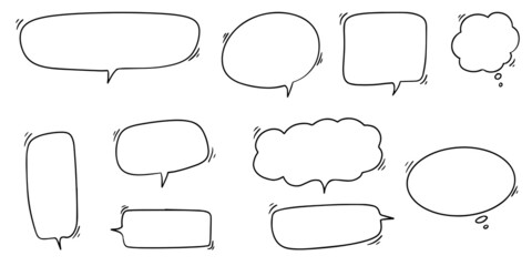 Obraz premium Hand drawn set of speech bubbles isolated . Doodle set element. Vector illustration.