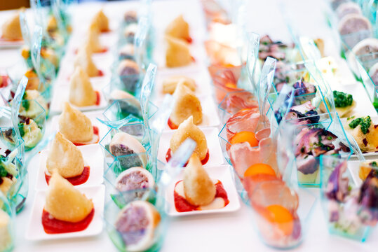 Antipasti misti a base di pesce e carne, ristorante Italiano  