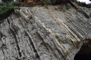 岩の海にある岩の穴と岩層