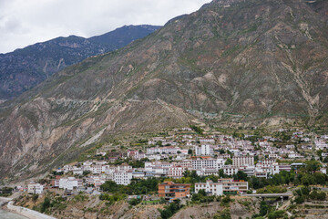 Fototapeta na wymiar Traditional town on Tibetan Plateau in Sichuan province in China