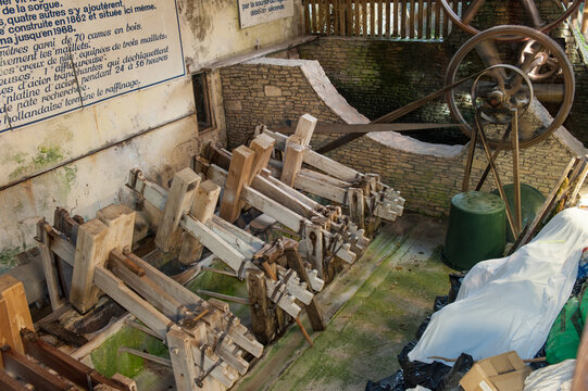 Papierm&uuml;hle in Fontaine-de-Vaucluse