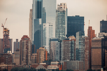 Fototapeta na wymiar new york skyline on a cloudy day