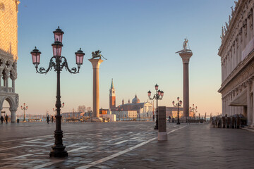 Fototapeta na wymiar Venezia. Piazzetta di San Marco con le Colonne di Marco e Todaro verso l' isola di San Giorgio Maggiore