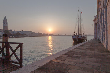 Venezia. Punta della Dogana con Bragozzo all' alba
