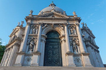 Fototapeta na wymiar Venezia. Facciata barocca della basilica di Santa Maria della Salute