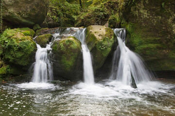 Fototapeta na wymiar Schiessentumpel Waterfall, Waldbillig, Luxembourg