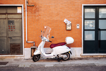 Scooter, wall