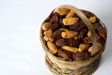 almonds,nuts,food,healthyfood,chocolate,walnuts,dryfruits,healthy,healthylifestyle,foodie,almond,homemade,yummy,delicious,cashews,vegan,pistachio,cashew,instafood,raisins,foodphotography,dessert,sweet