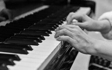 Obraz premium Close up of woman hands playing piano