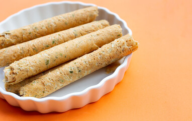 Crispy egg rolls with seaweed
