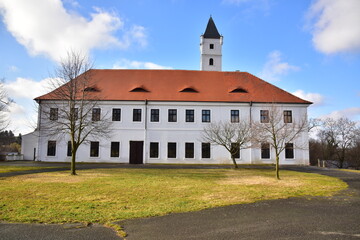 Zasmuky Chateau