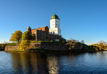 Obraz premium Autumn day. walk around the city of Vyborg. Vyborg Castle. Vyborg castle - medieval castle in Vyborg town