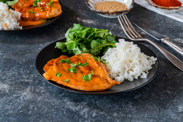 Creamy paprika chicken with rice and lamb's lettuce