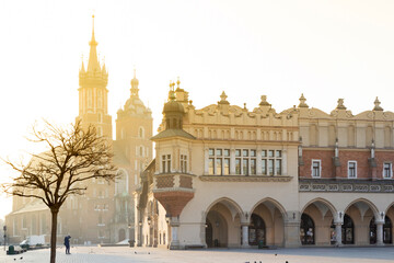 Fototapeta premium Cloth Hall and St. Mary's Basilica on the Main square, Kraków, (UNESCO), Poland