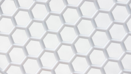 Detalle de cuadrícula de celdas hexagonales en rejilla de plástico blanco