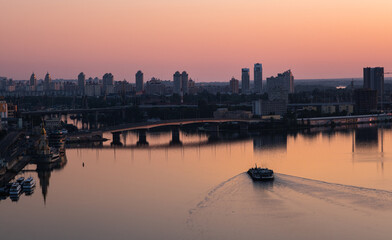 Fototapeta premium sunset over the river in Kyiv