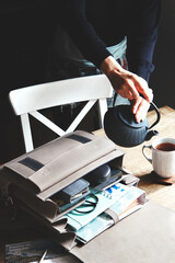 Tasche aus Leder mit Teekanne