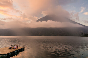 lago Atitlán y volcan San Pedro, Santiago Atitlan, departamento de Sololá, Guatemala, Central America