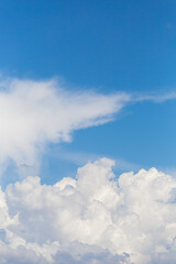 Naklejka na ściany i meble Fundo de céu azul com nuvens e textura