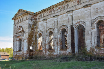 Fototapeta na wymiar abandoned Orthodox church, abandoned temple with columns
