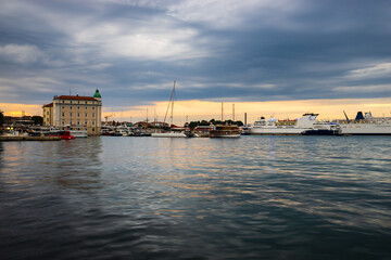 Obraz premium Split harbour at sunrise, Croatia 