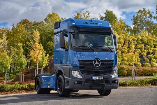 Mercedes-Benz Actros F. Economical tractor for truck transport. General view. 10-12-21, Prague, Czech Republic.