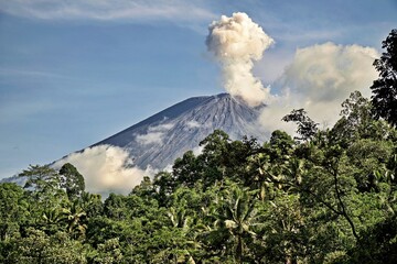 Gunung Semeru Gunung Kelud active volcano