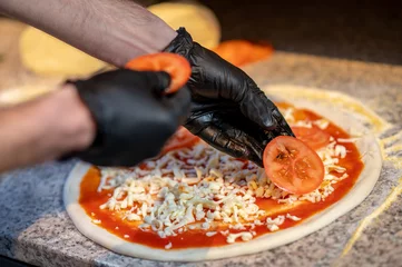 Foto auf Acrylglas Chef baking pizza in the italian pizzeria © zinkevych