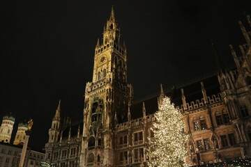 Fototapeta na wymiar ミュンヘンの旧市庁舎（クリスマスマーケット）