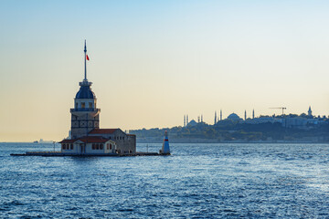 Naklejka premium Sunset view of the Maiden's Tower in Istanbul, Turkey
