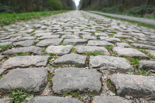 France Nord Trou&eacute;e d'Arenberg Wallers pav&eacute; dr&egrave;ve itineraire route Paris Roubaix cyclisme velo sport course patrimoine historique 