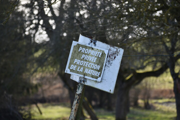 Outdoor sign with written on it in French « private property protection of nature »