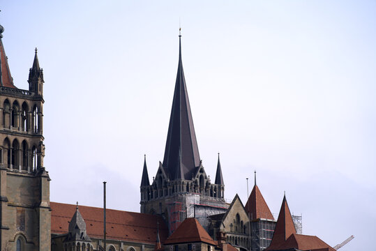 Medieval Cathedral Notre Dame at the old town of Lausanne on a blue and gray cloudy spring day. Photo taken March 18th, 2022, Lausanne, Switzerland. © Michael Derrer Fuchs