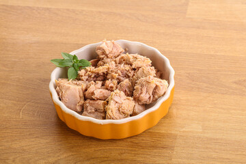 Canned tuna fish with oil