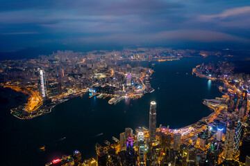 Obraz premium Amazing night aerial view of cityscape of Victoria Harbour, center of Hong Kong