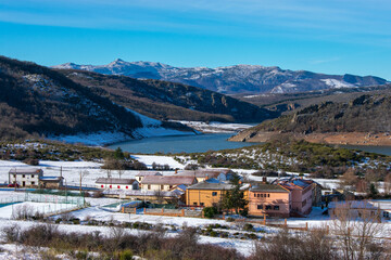 Fototapeta na wymiar snowy mountain landscape with lake and village