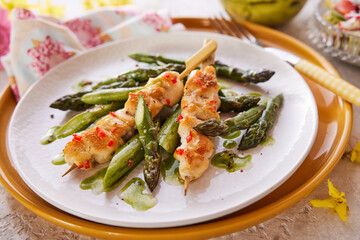 Chicken skewers with asparagus on plate