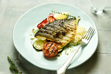 Grilled sea ​​bream fillet with vegetables