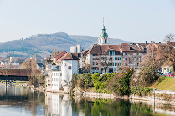 Olten, Stadt, Stadtturm, Aare, Fluss, Alte Brücke, Holzbrücke, Altstadt, historische Häuser, Bahnhof, Frühling, Frühlingssonne, Solothurn, Schweiz