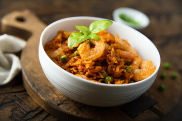 Spicy rice with shrimps and green pea