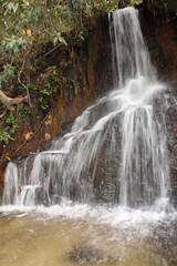Cachoeira na Chapada dos Veadeiros./Waterfall in Chapada dos Veadeiros.