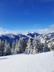 Fototapeta na wymiar Skifahren in Saalbach Hinterglemm Leogang Fieberbrunn