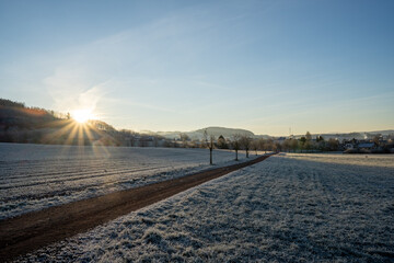 Wintermorgen mit aufgehender Sonne in Floh-Seligenthal